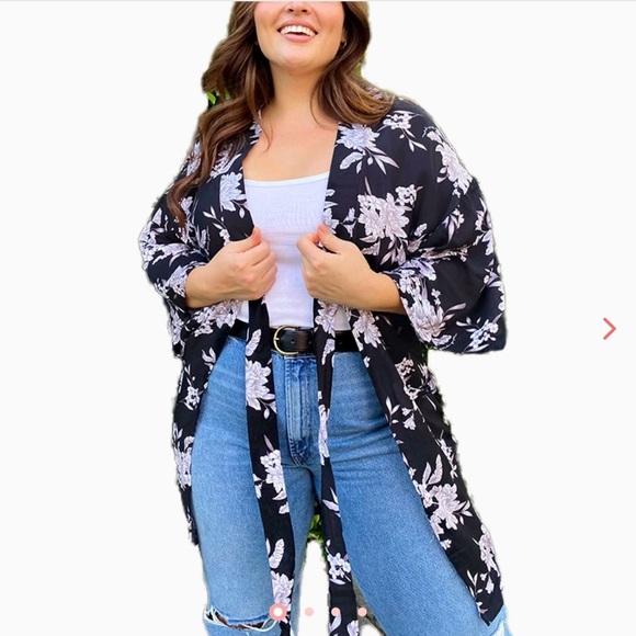Spiritual gangster, one-size-fits-all black floral cardigan. - Picture 1 of 4